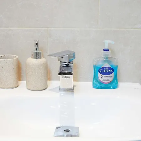 Fermain - Spacious Cosy Duplex - Sleeps 5 *