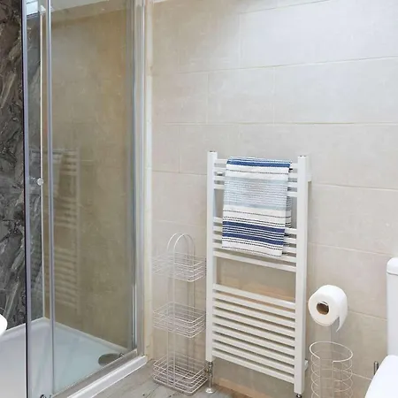 Fermain - Spacious Cosy Duplex - Sleeps 5 Filey