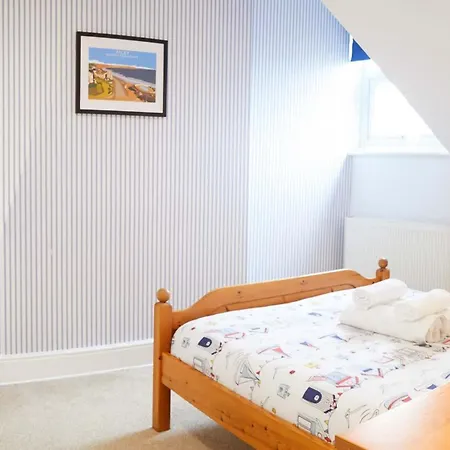 Fermain - Spacious Cosy Duplex - Sleeps 5